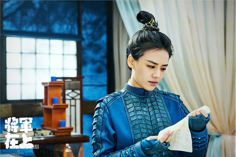 马思纯(Sandra)将军在上前后照片