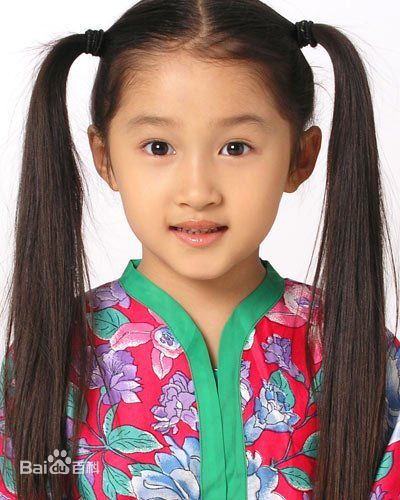 关晓彤(Guan Xiaotong)童年照图册