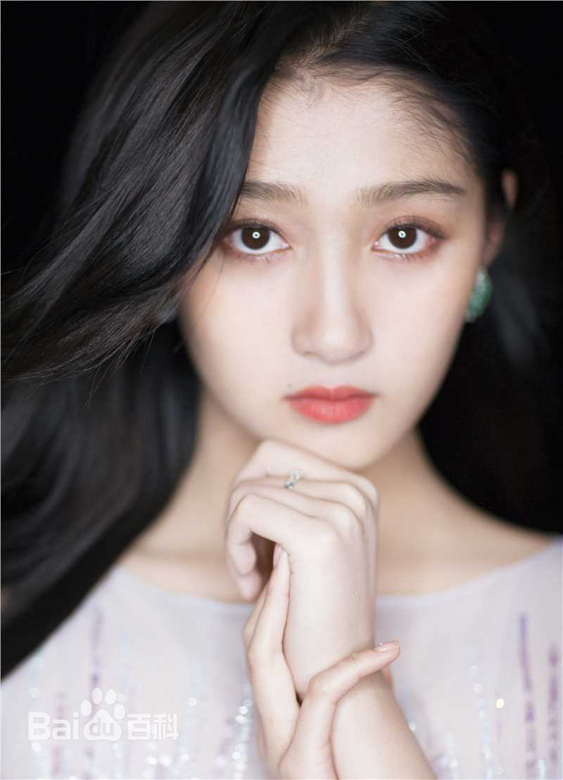 关晓彤(Guan Xiaotong)主持双十一晚会素颜照相册