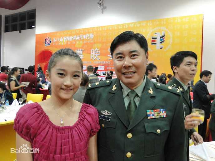 关晓彤(Guan Xiaotong)2010年金鸡百花颁奖晚会前后照片