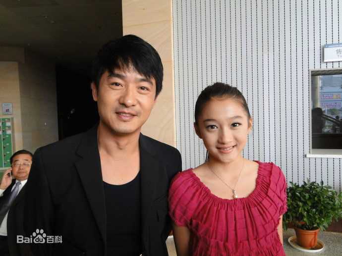 关晓彤(Guan Xiaotong)2010年金鸡百花颁奖晚会前后照片