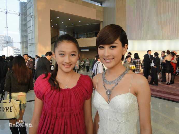 关晓彤(Guan Xiaotong)2010年金鸡百花颁奖晚会前后照片