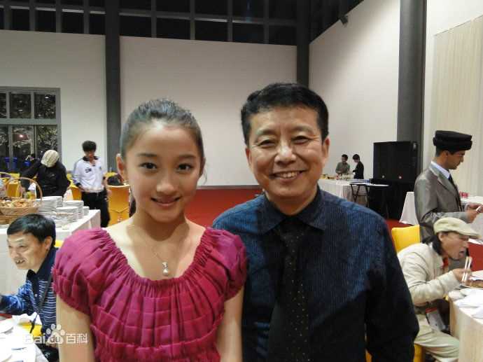 关晓彤(Guan Xiaotong)2010年金鸡百花颁奖晚会前后照片