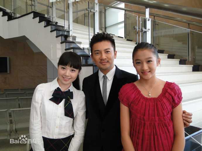 关晓彤(Guan Xiaotong)2010年金鸡百花颁奖晚会前后照片