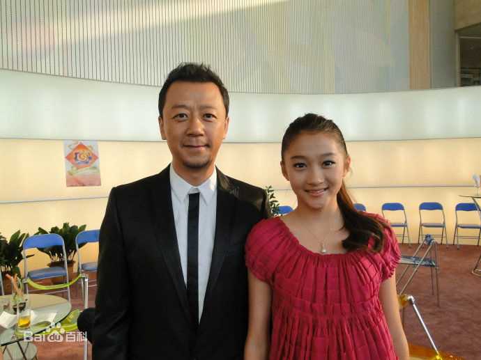 关晓彤(Guan Xiaotong)2010年金鸡百花颁奖晚会前后照片