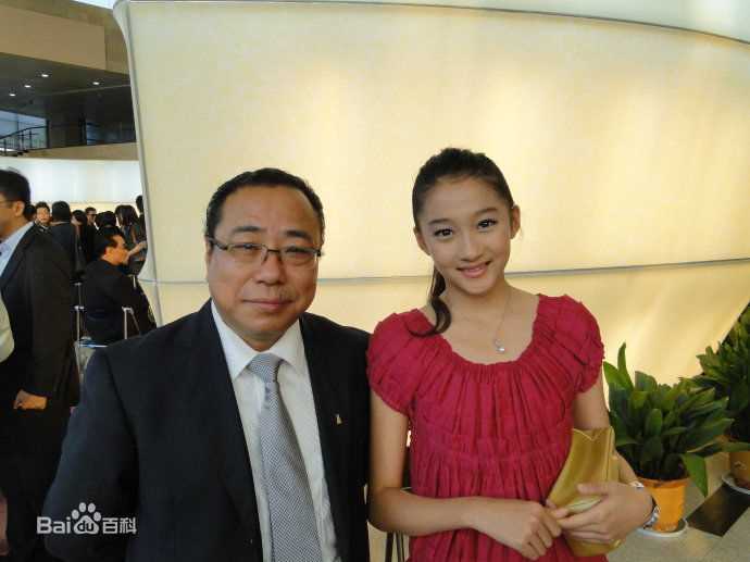 关晓彤(Guan Xiaotong)2010年金鸡百花颁奖晚会前后照片