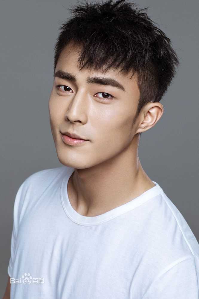 裴子添(Tim)最新白T壁纸