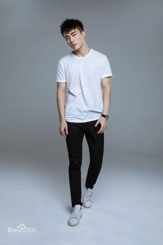 裴子添(Tim)最新白T壁纸