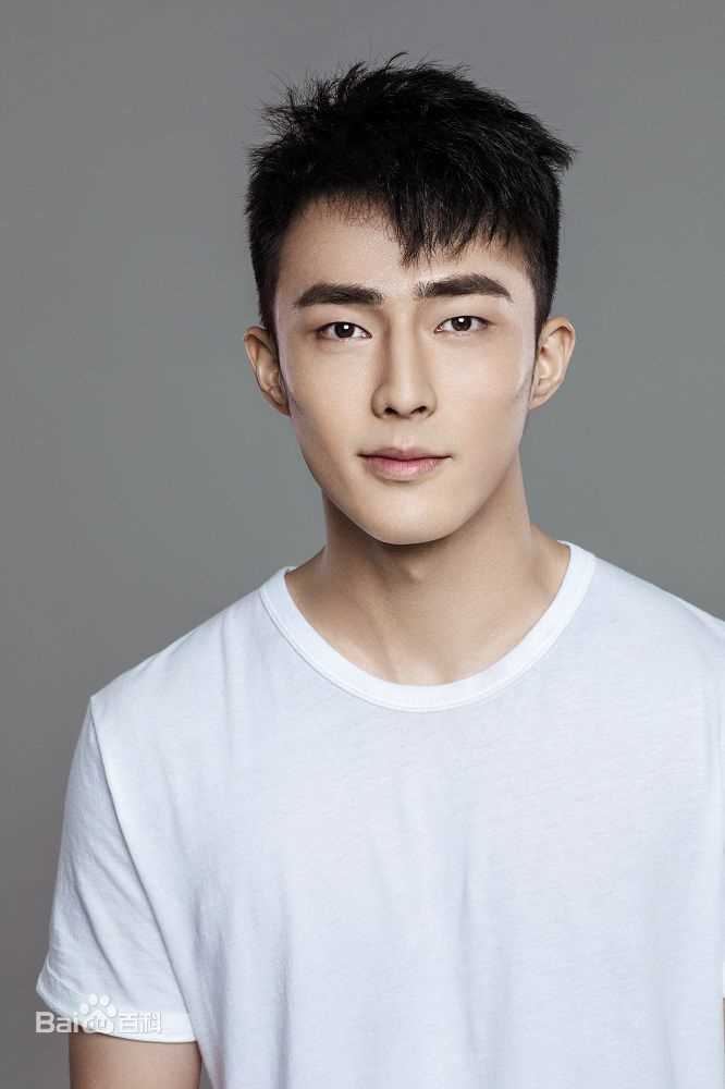 裴子添(Tim)最新白T壁纸