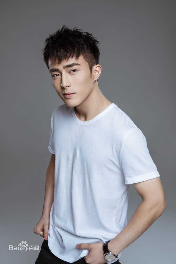 裴子添(Tim)最新白T壁纸