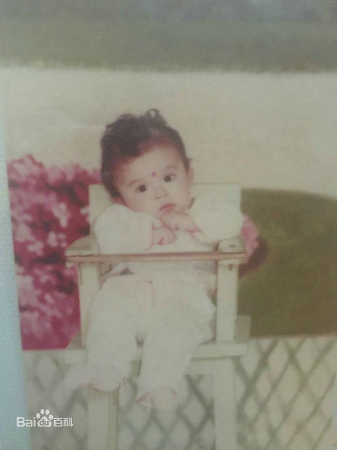 古力娜扎尔·拜合提亚尔(Gulinazhaer Baihetiyaer、Gulnazar)娜扎的童年时光素颜照相册