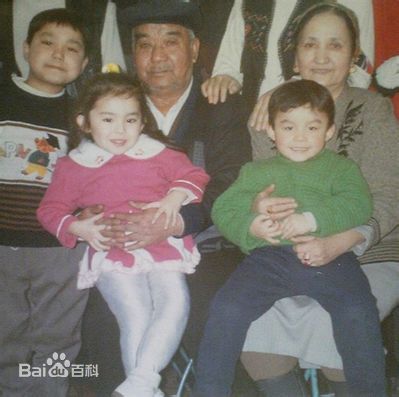 古力娜扎尔·拜合提亚尔(Gulinazhaer Baihetiyaer、Gulnazar)娜扎的童年时光素颜照相册