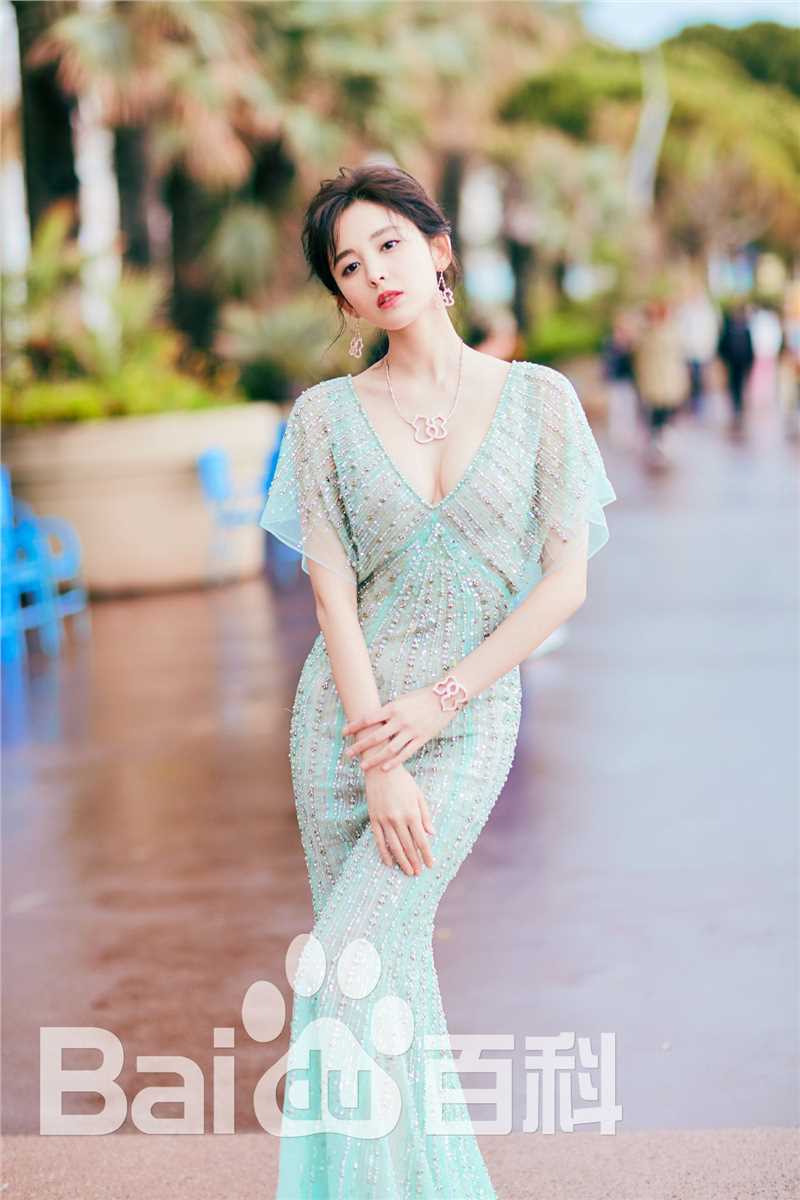 古力娜扎尔·拜合提亚尔(Gulinazhaer Baihetiyaer、Gulnazar)出席活动图片图集