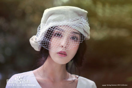 古力娜扎尔·拜合提亚尔(Gulinazhaer Baihetiyaer、Gulnazar)我们的街拍时刻性感图片图集