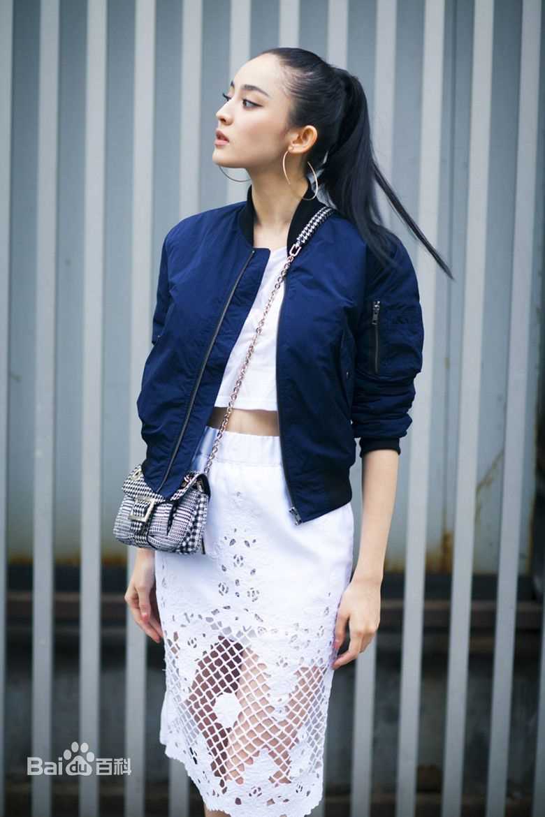 古力娜扎尔·拜合提亚尔(Gulinazhaer Baihetiyaer、Gulnazar)我们的街拍时刻性感图片图集