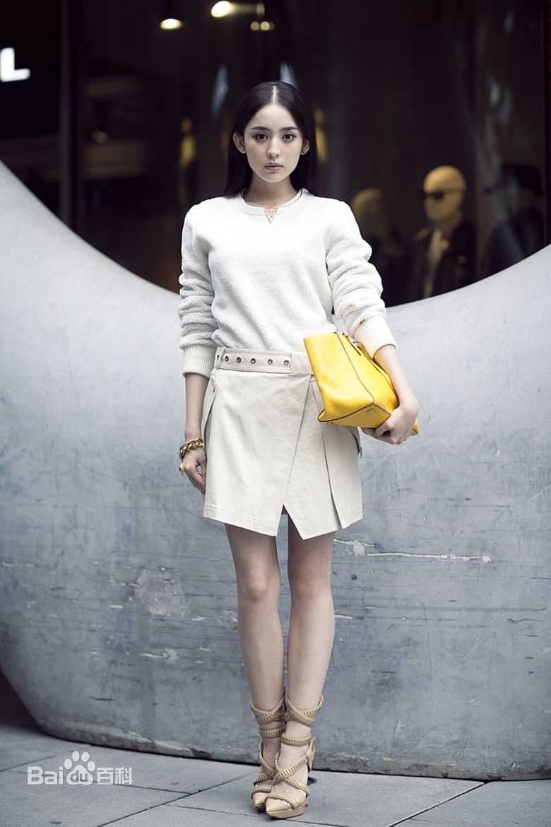 古力娜扎尔·拜合提亚尔(Gulinazhaer Baihetiyaer、Gulnazar)我们的街拍时刻性感图片图集