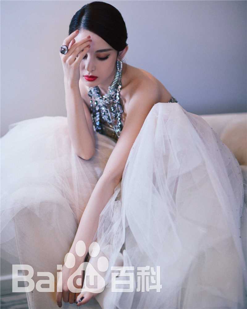 古力娜扎尔·拜合提亚尔(Gulinazhaer Baihetiyaer、Gulnazar)出席活动前后照片