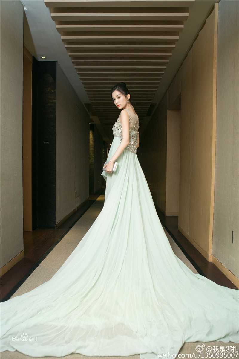 古力娜扎尔·拜合提亚尔(Gulinazhaer Baihetiyaer、Gulnazar)出席活动前后照片