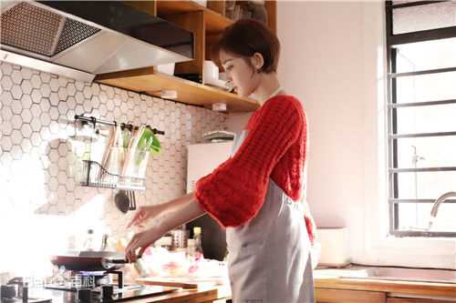 古力娜扎尔·拜合提亚尔(Gulinazhaer Baihetiyaer、Gulnazar)柠檬初上——宁小檬壁纸壁纸