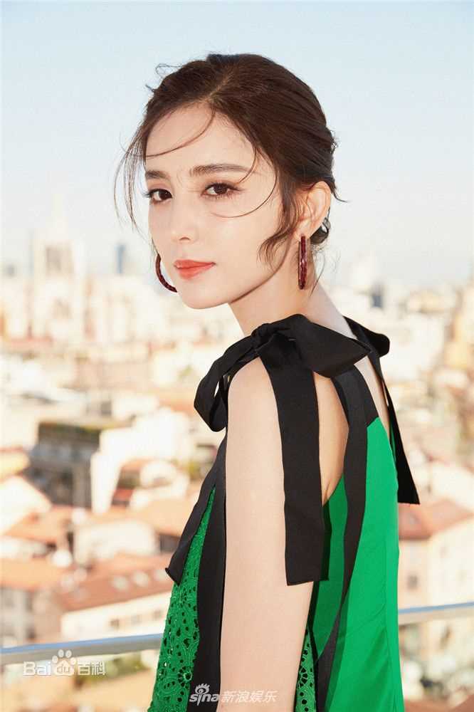 古力娜扎尔·拜合提亚尔(Gulinazhaer Baihetiyaer、Gulnazar)精选时装周图册