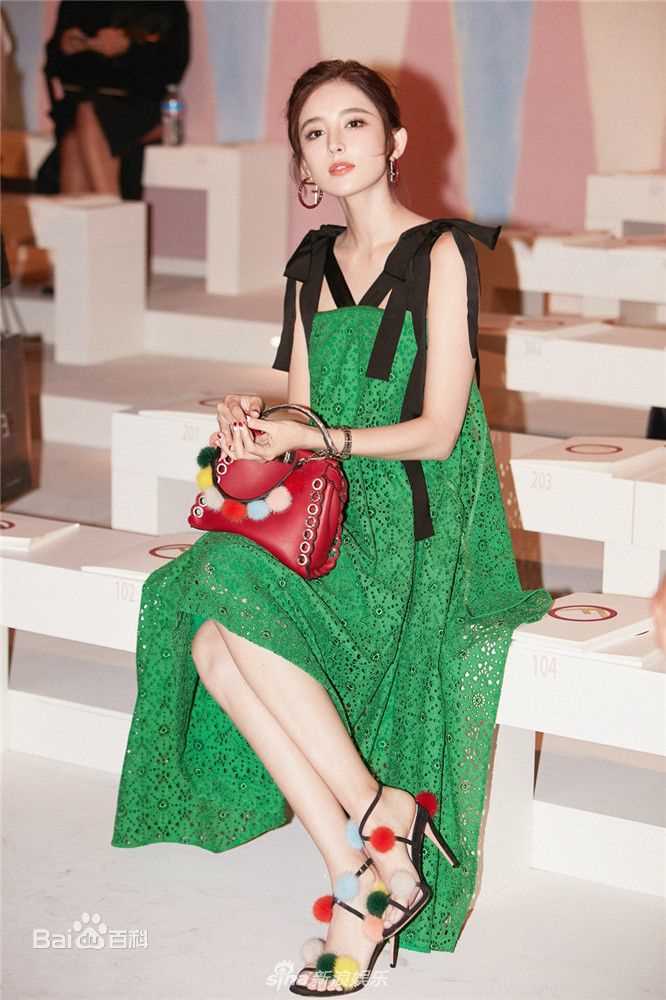 古力娜扎尔·拜合提亚尔(Gulinazhaer Baihetiyaer、Gulnazar)精选时装周图册