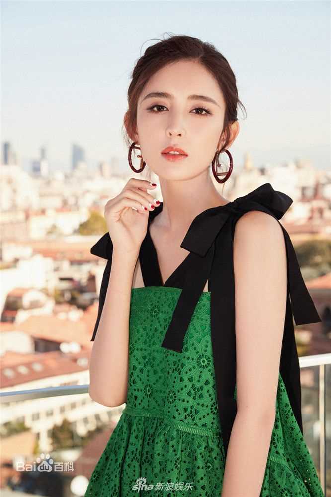 古力娜扎尔·拜合提亚尔(Gulinazhaer Baihetiyaer、Gulnazar)精选时装周图册