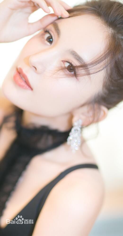 最新古力娜扎尔·拜合提亚尔(Gulinazhaer Baihetiyaer、Gulnazar)性感图片