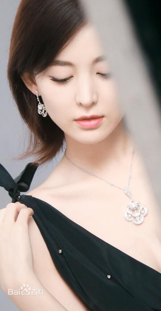 最新古力娜扎尔·拜合提亚尔(Gulinazhaer Baihetiyaer、Gulnazar)性感图片