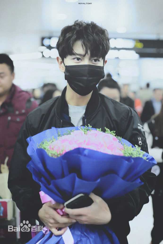 任嘉伦(Allen)路拍性感图片图集