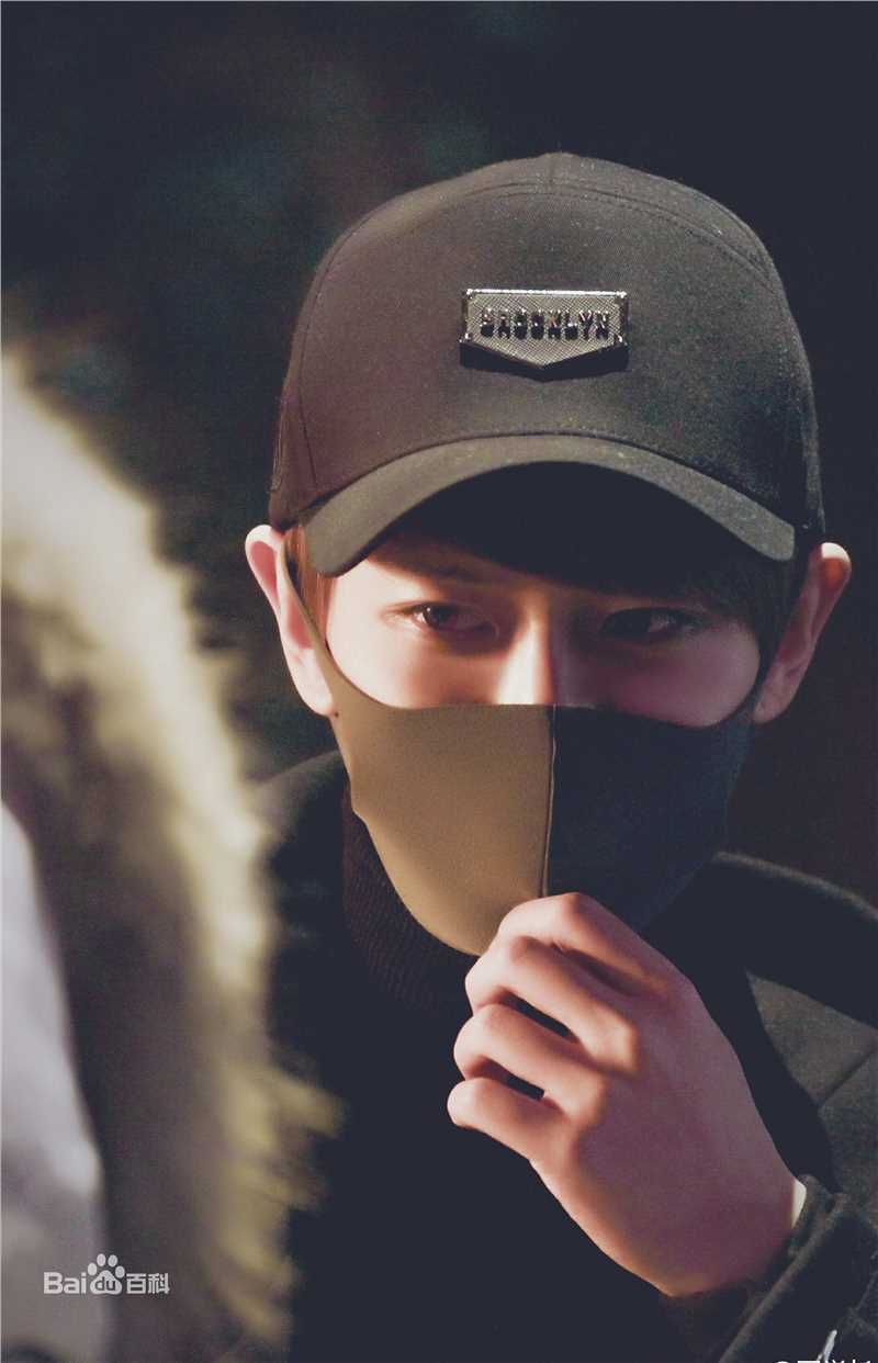 任嘉伦(Allen)路拍性感图片图集