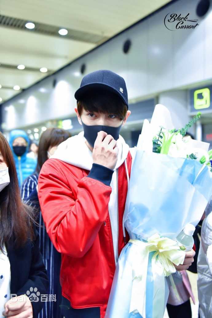 任嘉伦(Allen)路拍性感图片图集