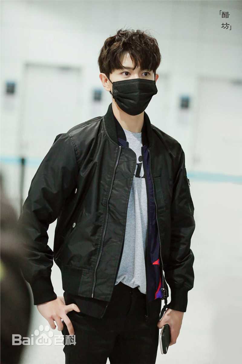 任嘉伦(Allen)路拍性感图片图集