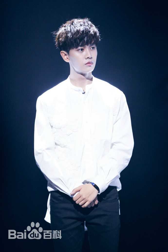 任嘉伦(Allen)跨界歌王前后照片