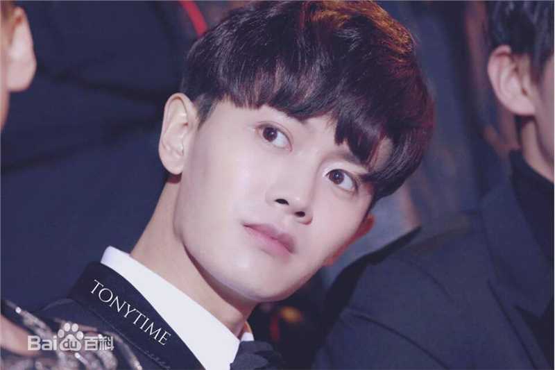 任嘉伦(Allen)跨界歌王前后照片