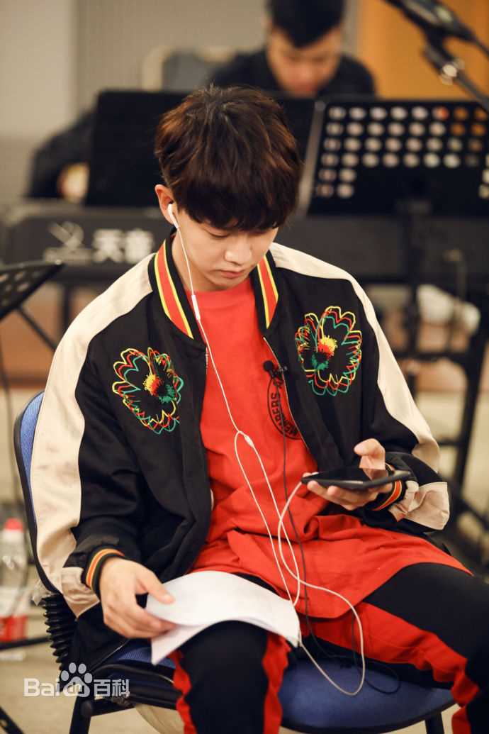 任嘉伦(Allen)跨界歌王前后照片