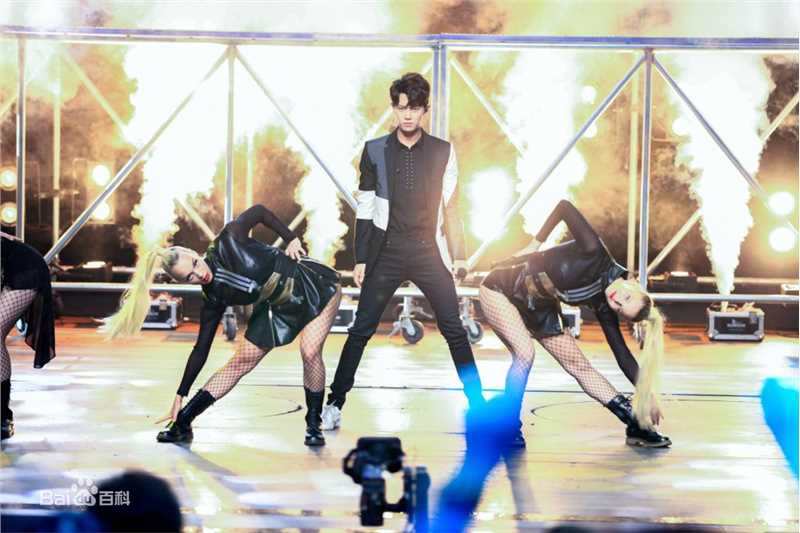 任嘉伦(Allen)跨界歌王前后照片