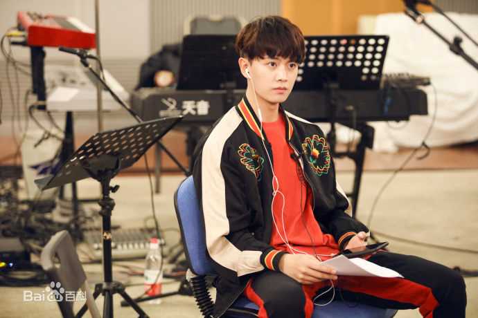 任嘉伦(Allen)跨界歌王前后照片