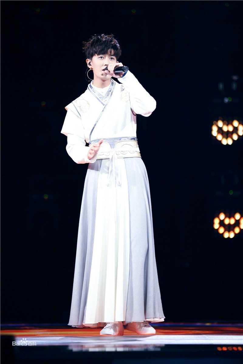 任嘉伦(Allen)跨界歌王前后照片