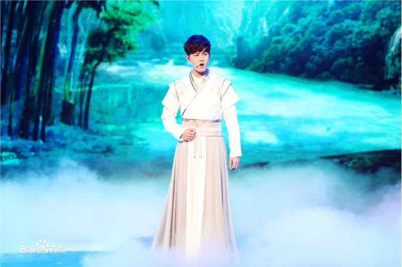 任嘉伦(Allen)跨界歌王前后照片