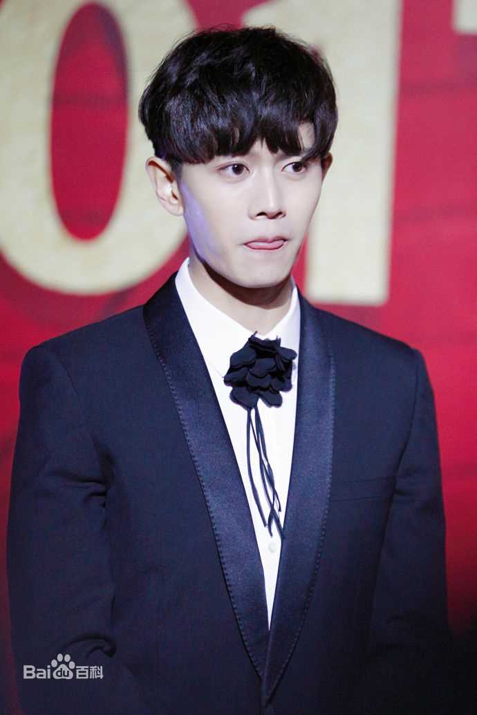 任嘉伦(Allen)跨界歌王前后照片