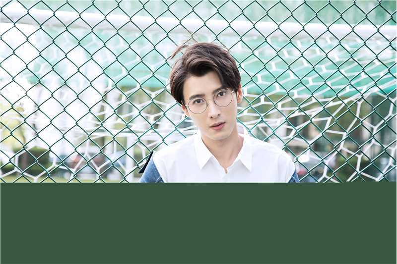 应昊茗牛仔街拍图片图册