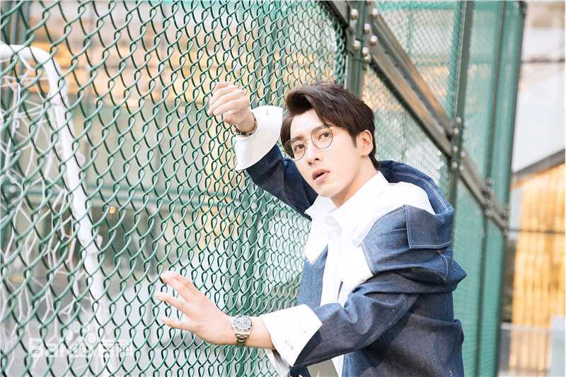 应昊茗牛仔街拍图片图册