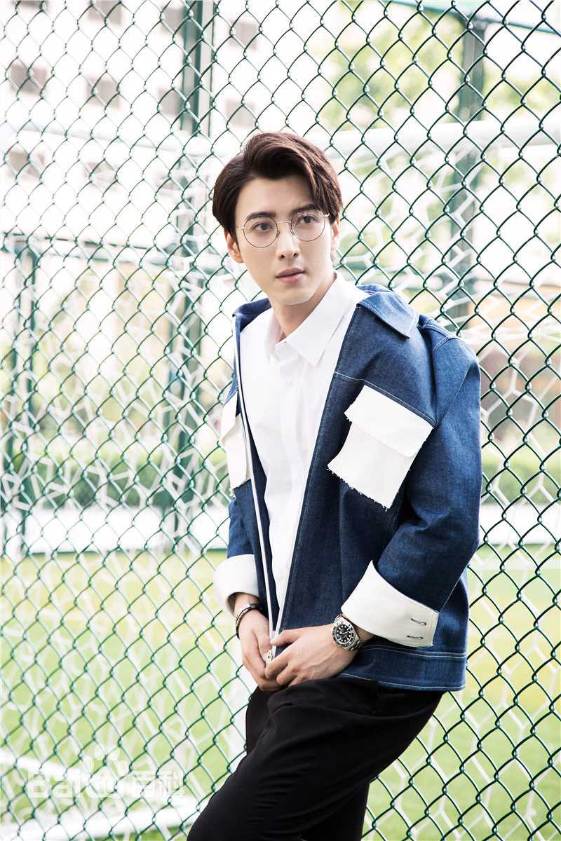 应昊茗牛仔街拍图片图册