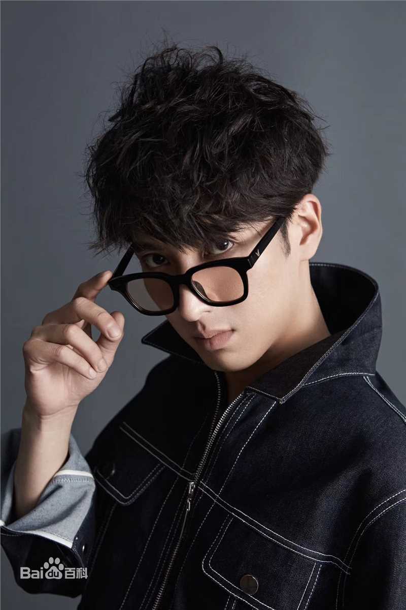 应昊茗牛仔黑好看惑素颜照相册