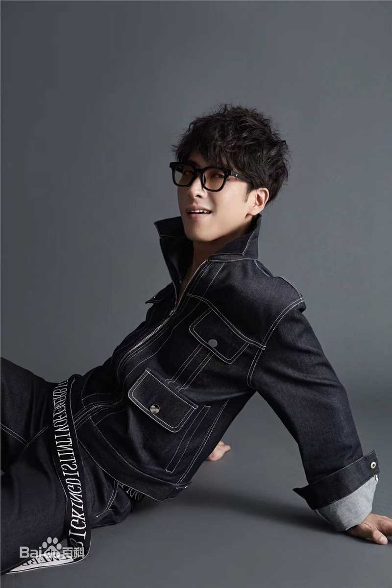 应昊茗牛仔黑好看惑素颜照相册