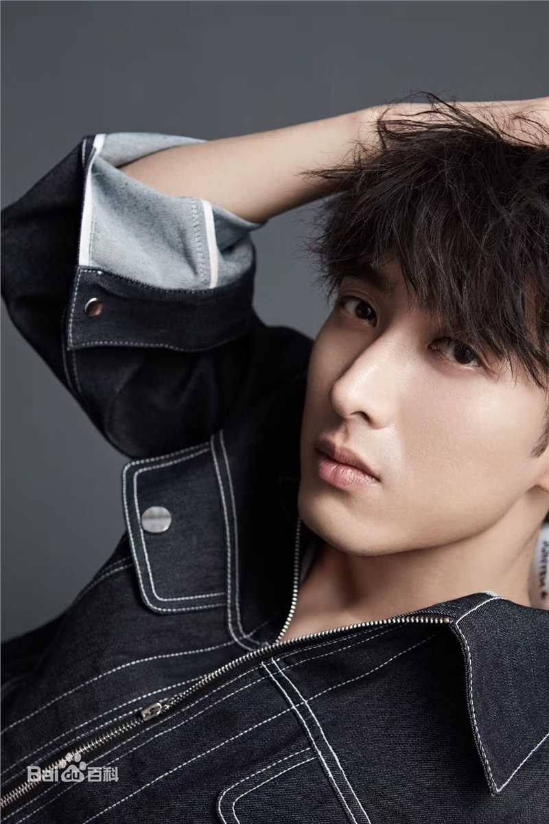 应昊茗牛仔黑好看惑素颜照相册