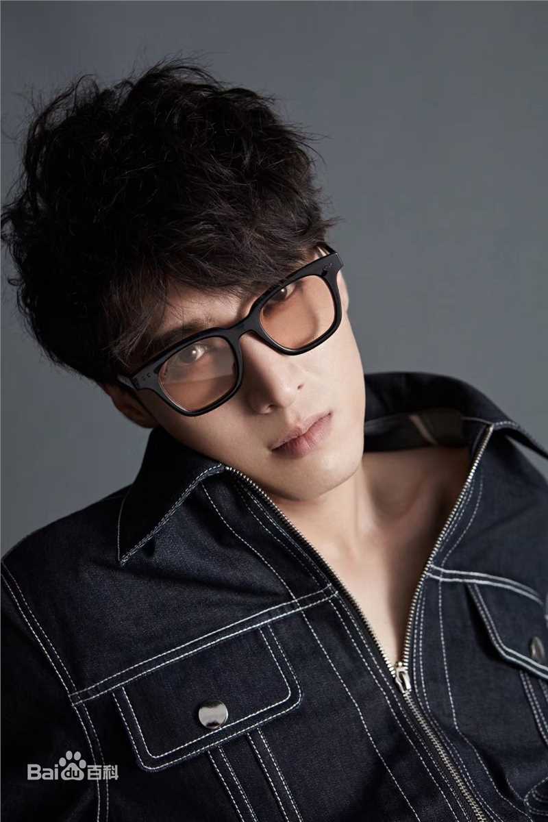 应昊茗牛仔黑好看惑素颜照相册