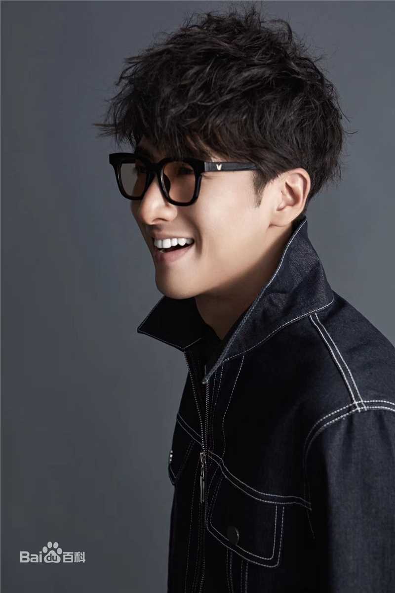 应昊茗牛仔黑好看惑素颜照相册