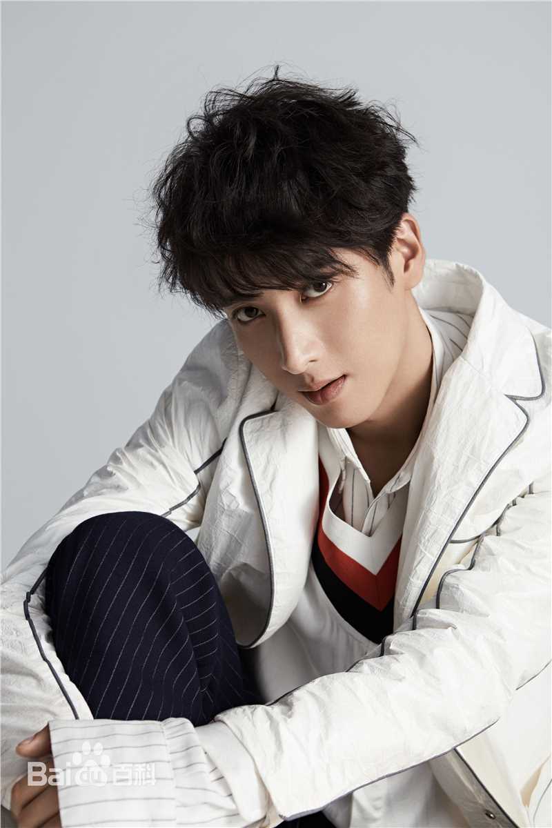 高清应昊茗性感图片