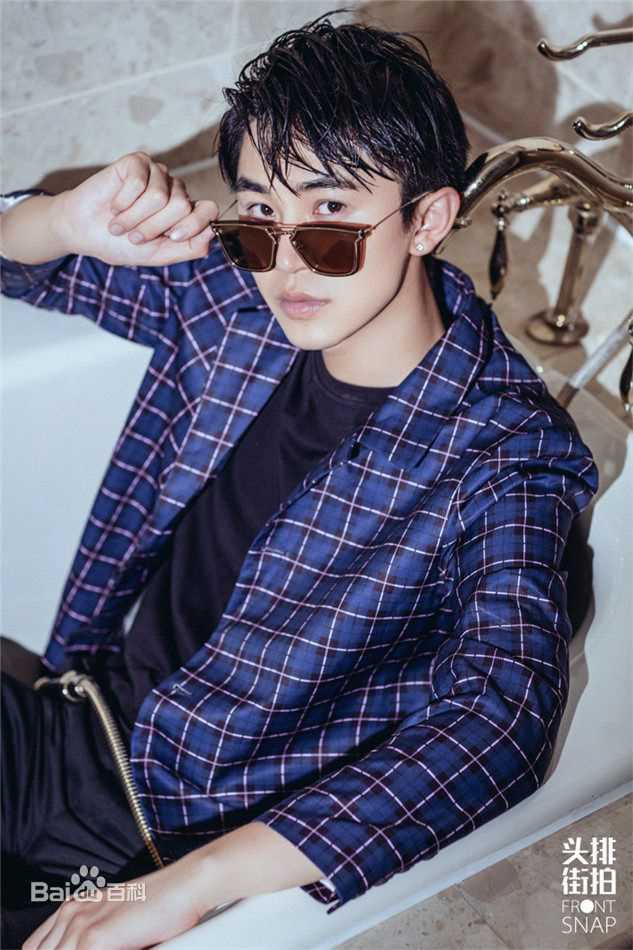 代超头排街拍壁纸壁纸